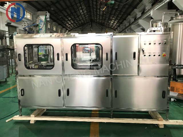 全自動5加侖桶水洗灌裝旋蓋三合一機(型號:QGF-120)