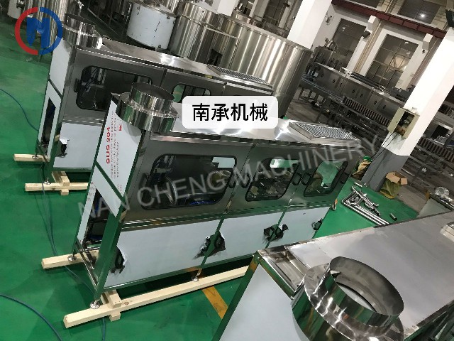 全自動5加侖桶水洗灌裝旋蓋三合一機(型號:QGF-120)