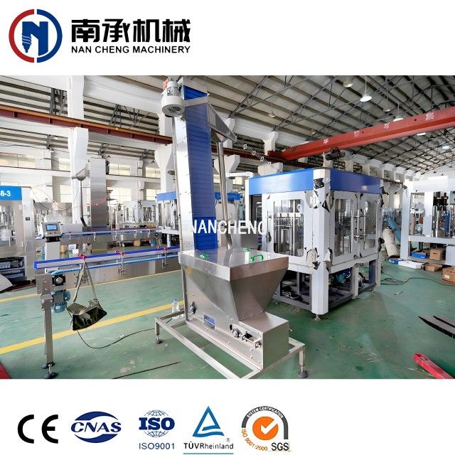2000瓶/小時(shí)自動水裝三合一機(jī)(型號:XGF8-8-3)