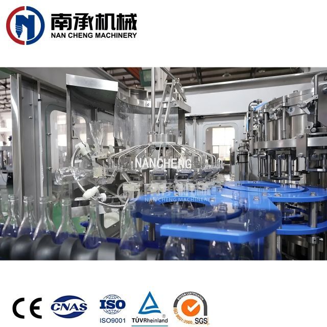 4000 瓶/小時全自動飲料/碳酸飲料/CSD清洗灌裝旋蓋三合一機(型號:DXGF18-18-6)